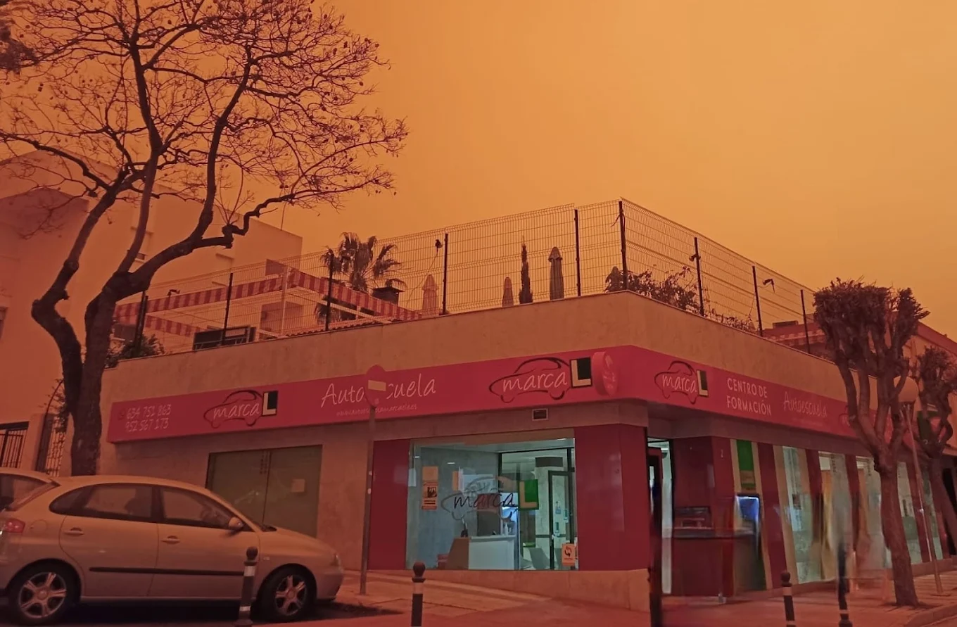 Fachada de Autoescuela Marca L en la calle Sierramar, Arroyo de la Miel, Benalmádena